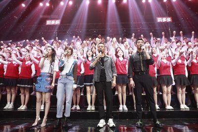 《天天向上》携手《中国机长》 一场致敬英雄的荧屏交响，如何实现话题与口碑的双赢？